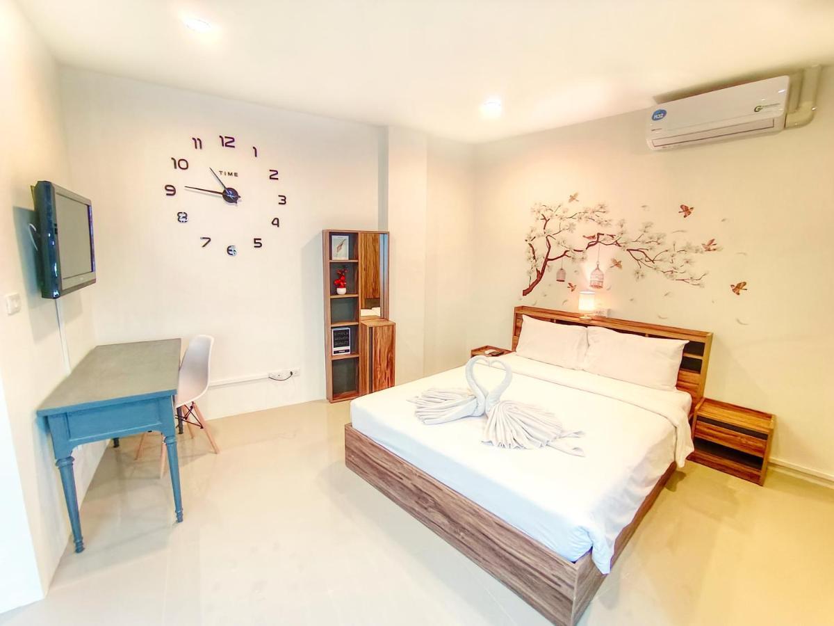 Sailor Hotel Pattaya Bagian luar foto